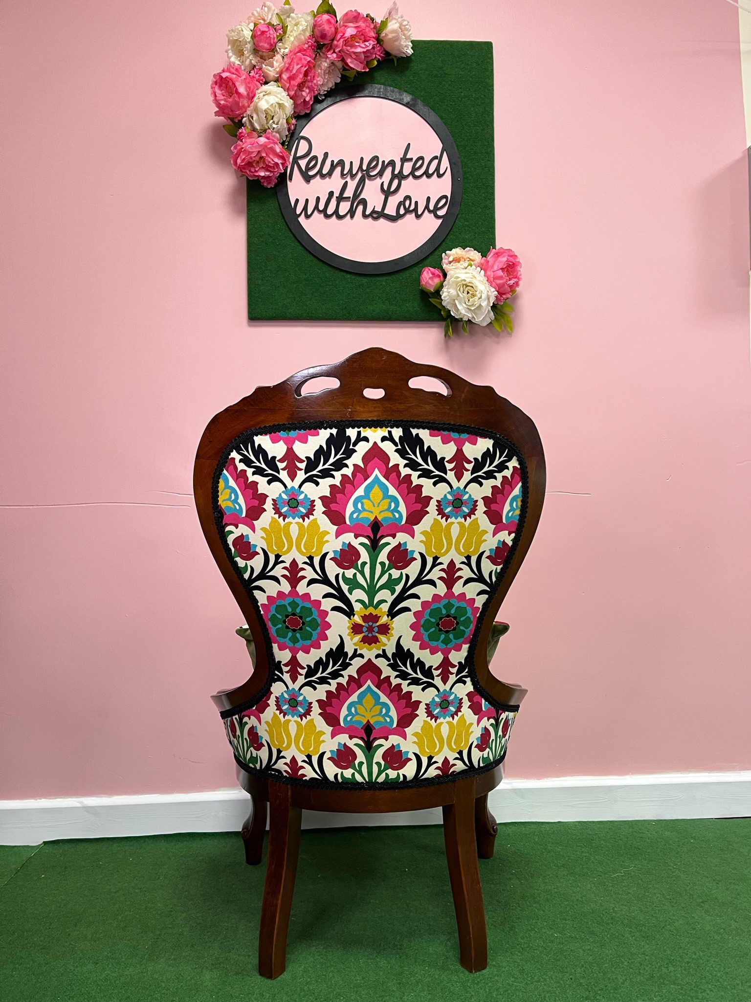 Santa Maria Feature Chair