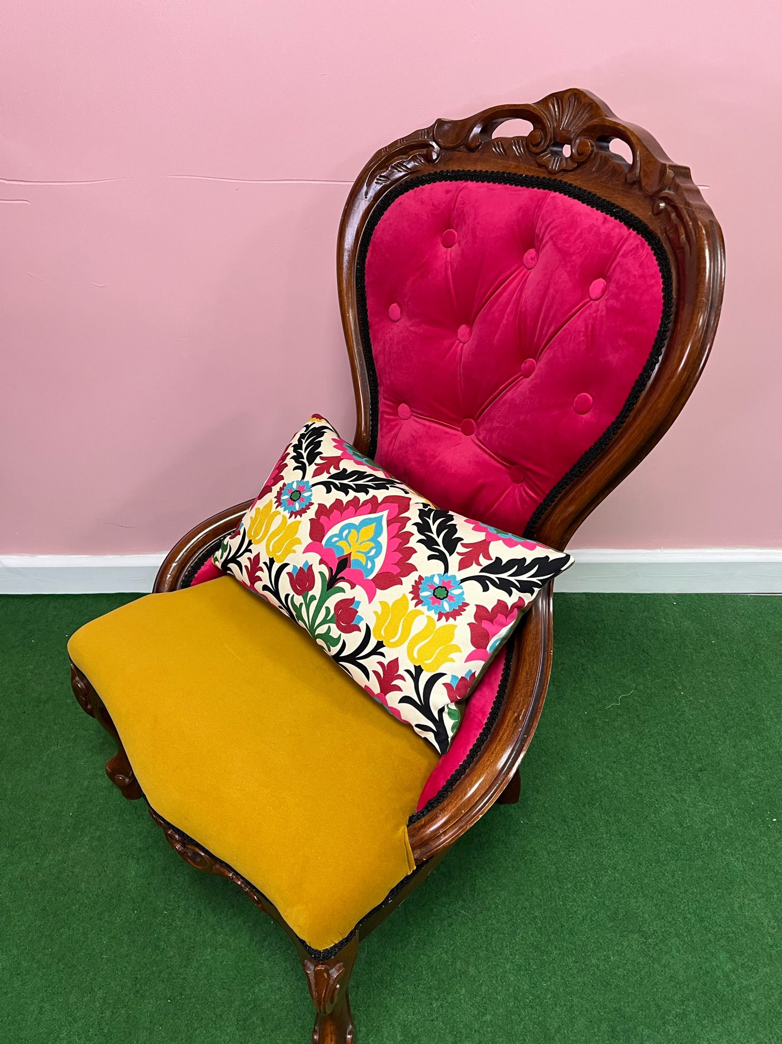 Santa Maria Feature Chair - Image 3